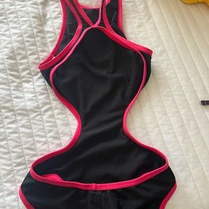 Arena one piece bathing suit